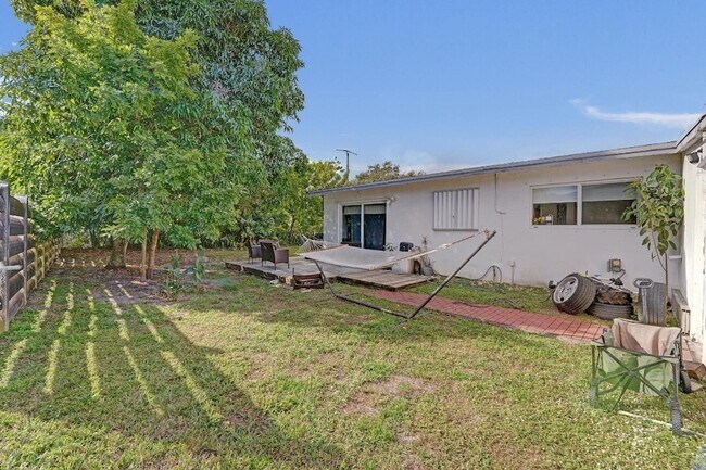 Building Photo - 3322 McKinley St