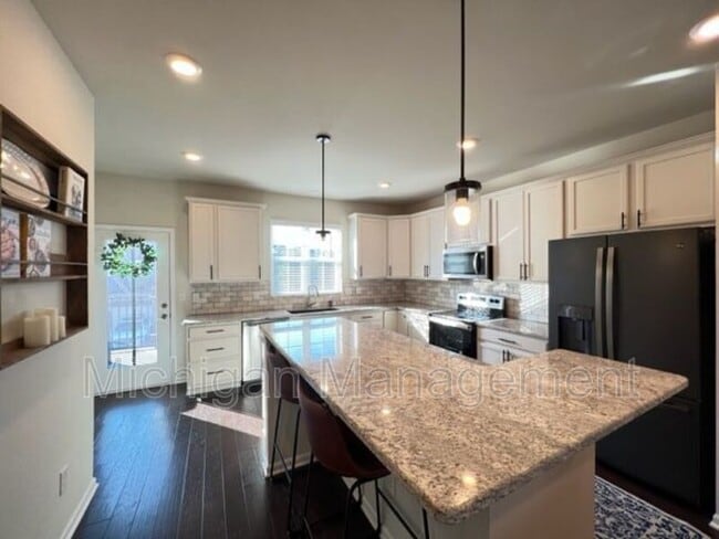 Building Photo - 263 N Sydney Ct