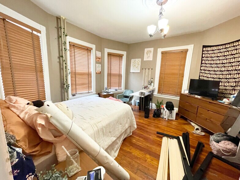 Building Photo - 12 Oswald St