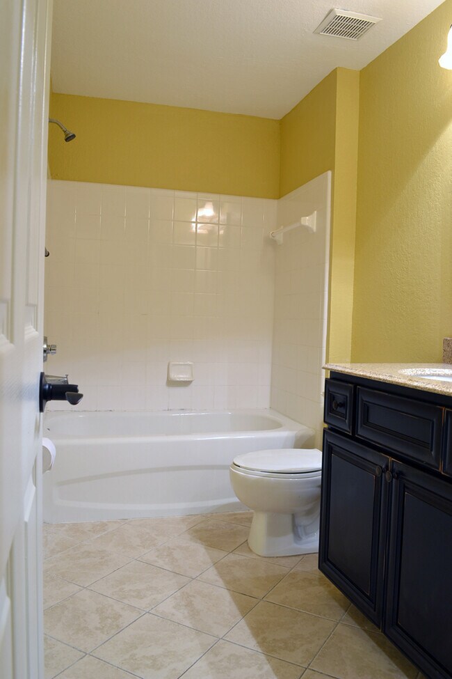 Building Photo - Luxury 3 bedroom 2 bath condo in Lakewood Ranch