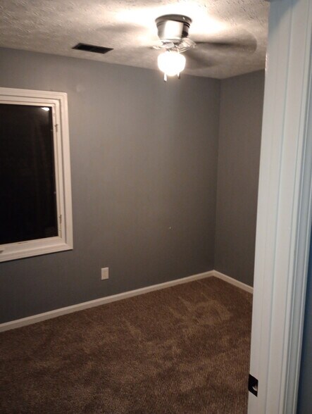 Upstairs bathroom - 3308 Kirby Ave