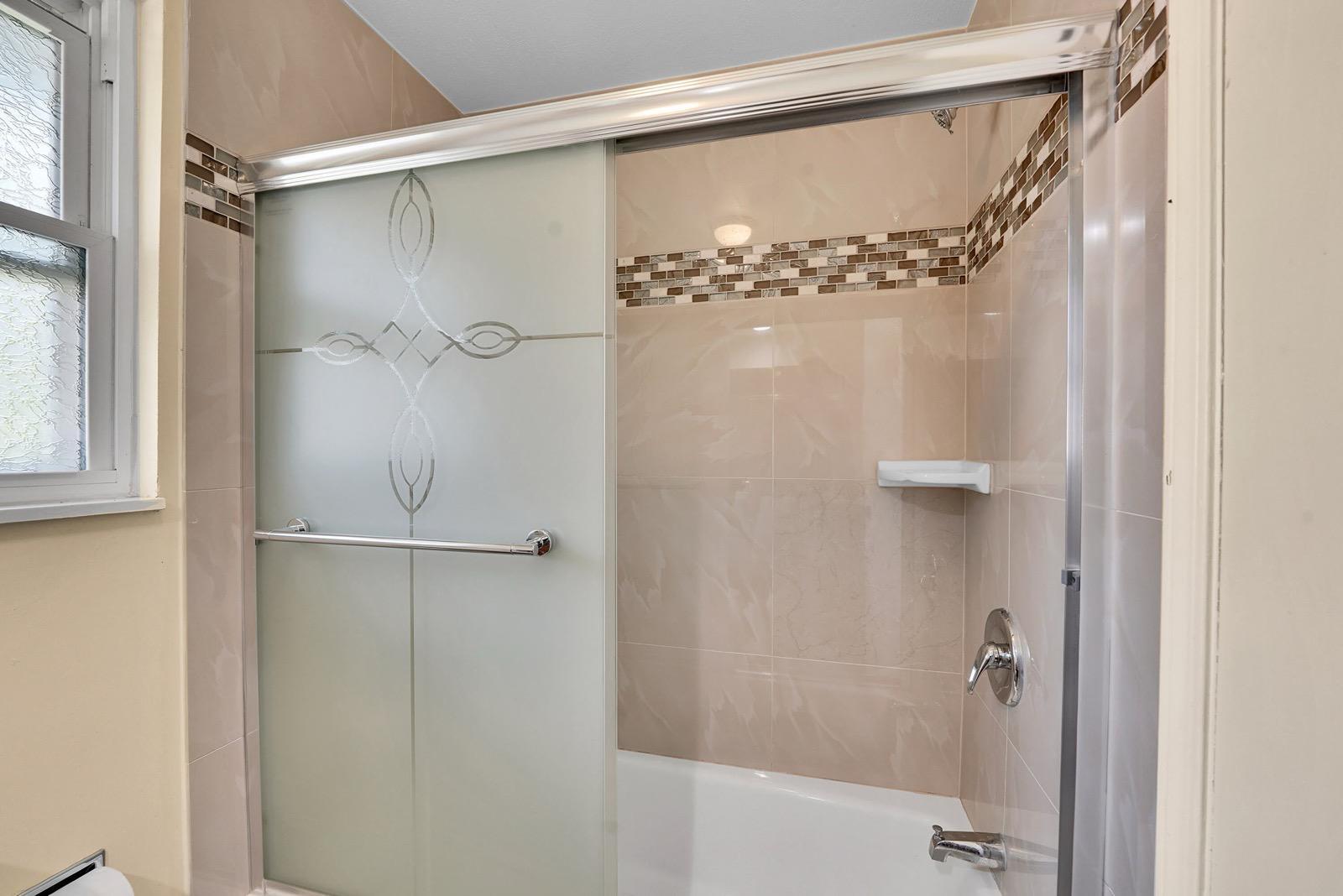 Building Photo - 7303 E Mercer Pl