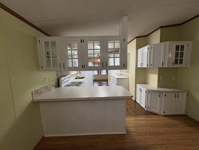 Building Photo - charming 3-bed, 2-bath home is located in the highly desired Strawberry Crest 55+ community