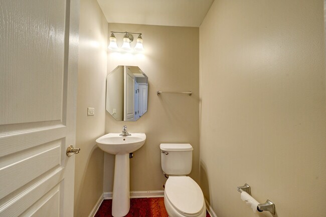 Building Photo - 511 Valentine Way
