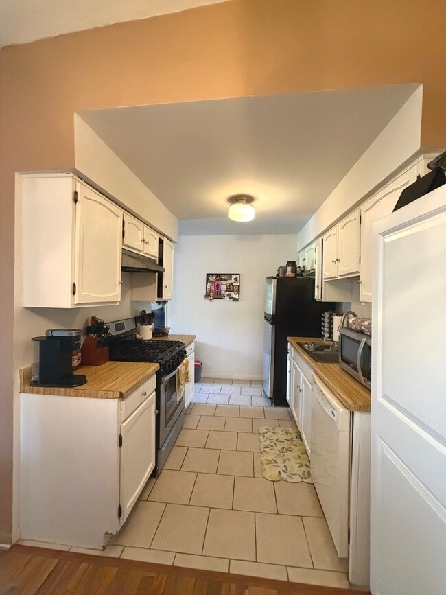 Building Photo - 301 Cherrywood Ct