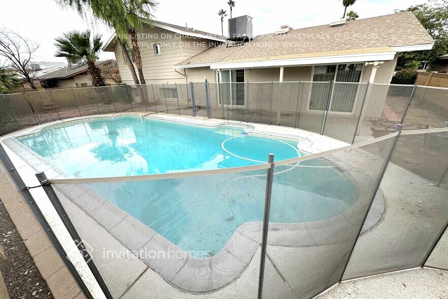 Building Photo - 6744 S Lakeshore Dr