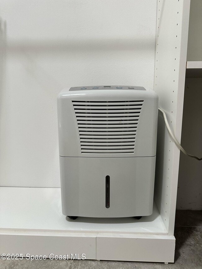 Building Photo - 302 W Osceola Ln