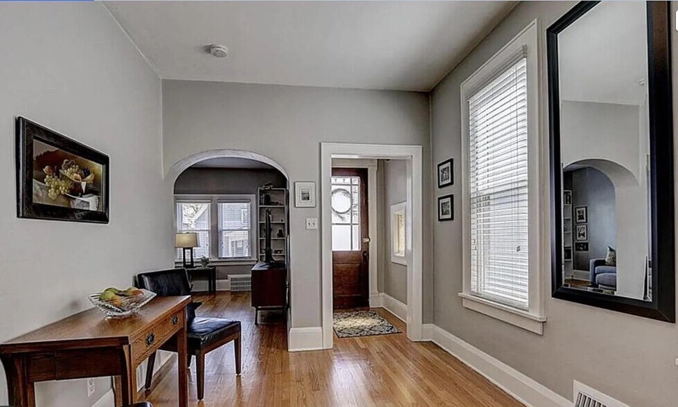 Building Photo - 2973 S Kinnickinnic Ave