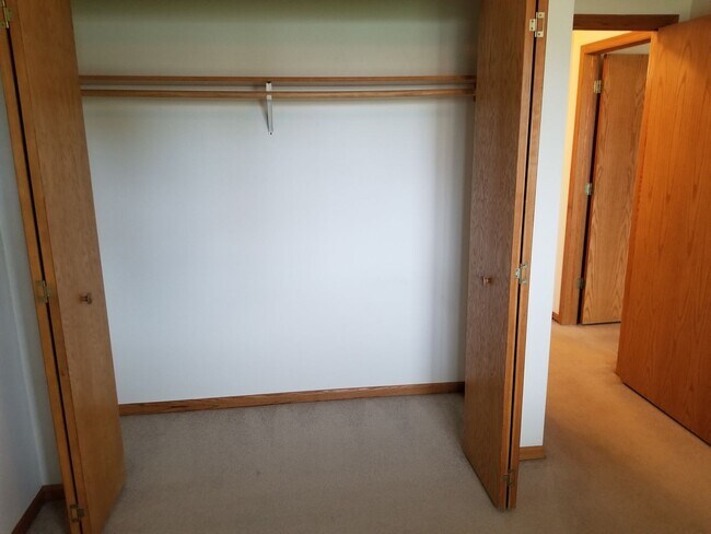 Building Photo - 1403 Glenview Ln
