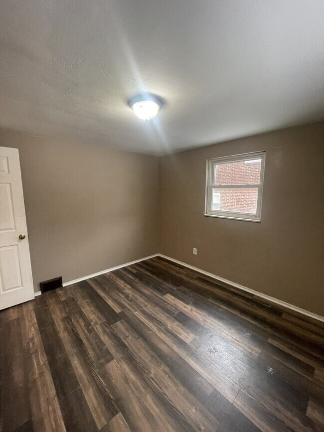 Building Photo - 149 Parkwood Rd