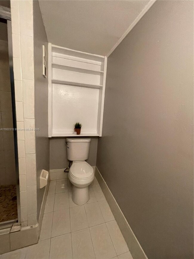 Building Photo - 10000 NW 80th Ct