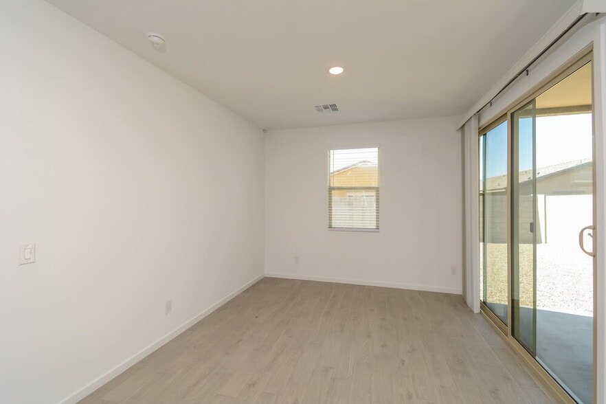 Building Photo - 12641 W Daley Ln