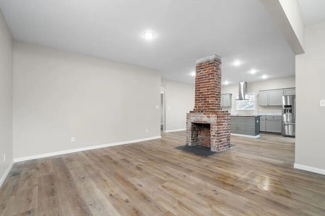 Building Photo - 828 Gracey Ave