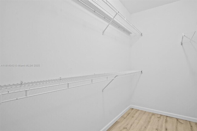 Building Photo - 17145 N Bay Rd