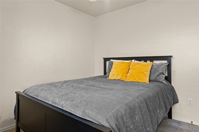 Building Photo - 4462 W Alberta St