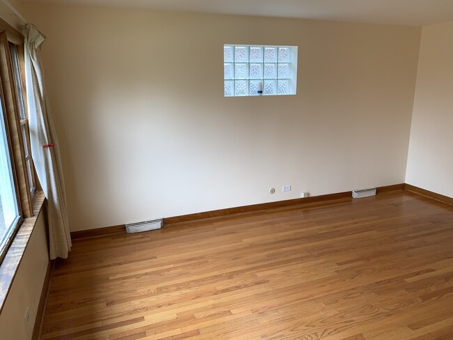 Building Photo - 3826 Clarence Ave
