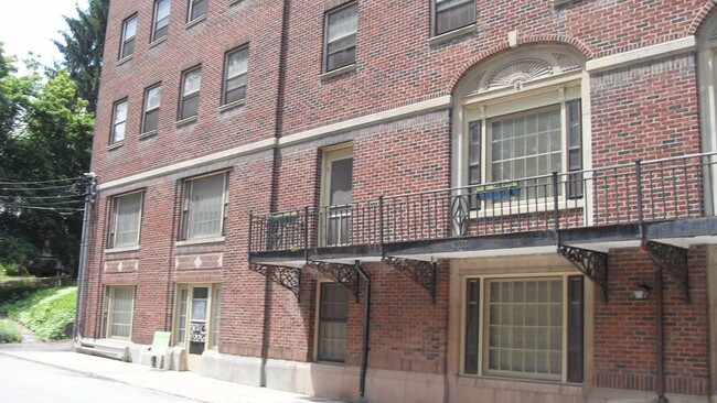 5 story former hotel,all one bedroom apts. - 40 Academy St