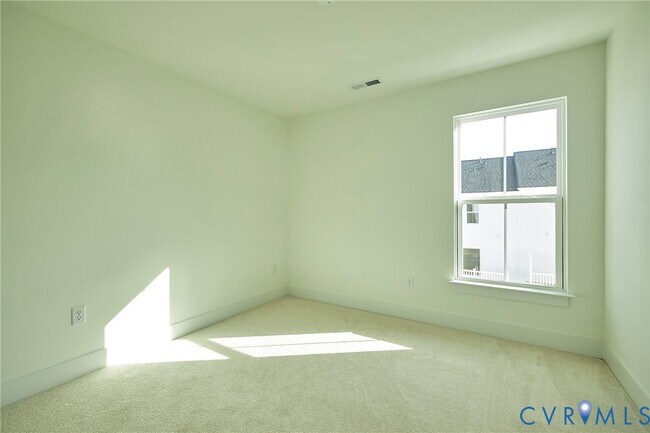 Building Photo - 15337 Sunray Wy