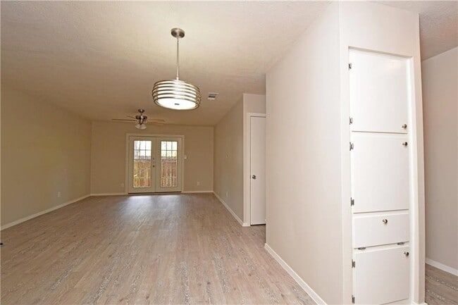 Building Photo - 6400 Brookside Dr