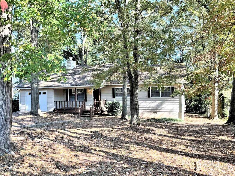Primary Photo - 3108 Edgewater Dr