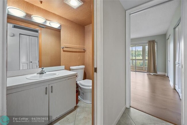 Building Photo - 4701 Martinique Dr
