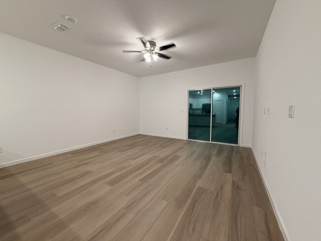 Building Photo - 543 Holly Lks Dr