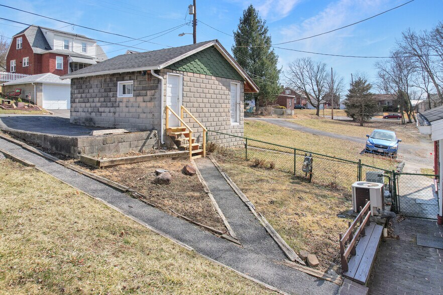 Building Photo - 36 Hawthorne Ave