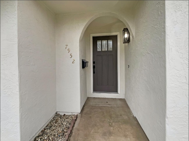 Building Photo - 7952 Summerplace Dr