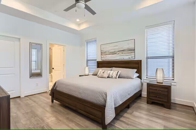 Building Photo - 1528 Chestnut St