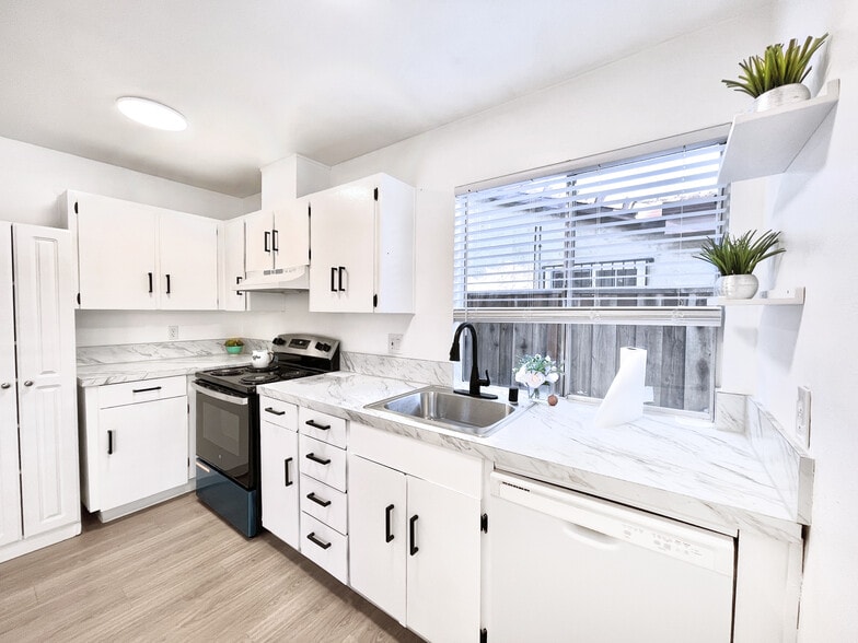 Building Photo - 2365 Fallingtree Dr