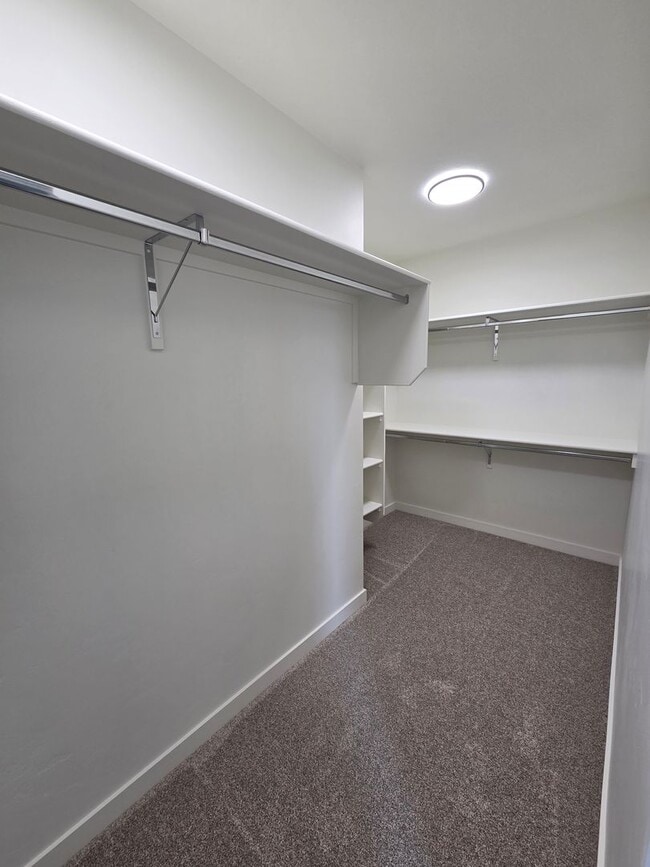 Building Photo - Modern New-Build Duplex in Payette