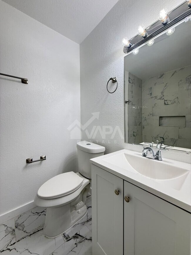 Building Photo - 7239 Glen Hill Dr