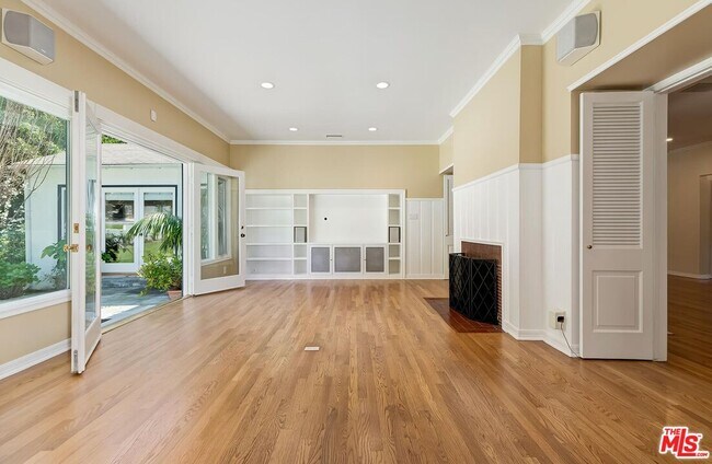 Building Photo - 1318 San Ysidro Dr