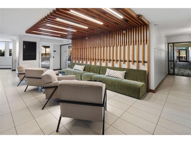 Building Photo - 433 S 7th St