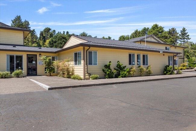 Building Photo - Surfwood Manor