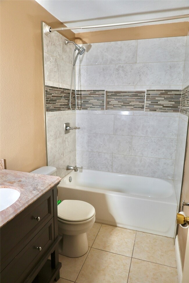 Building Photo - 6339 Settlers Square Ln