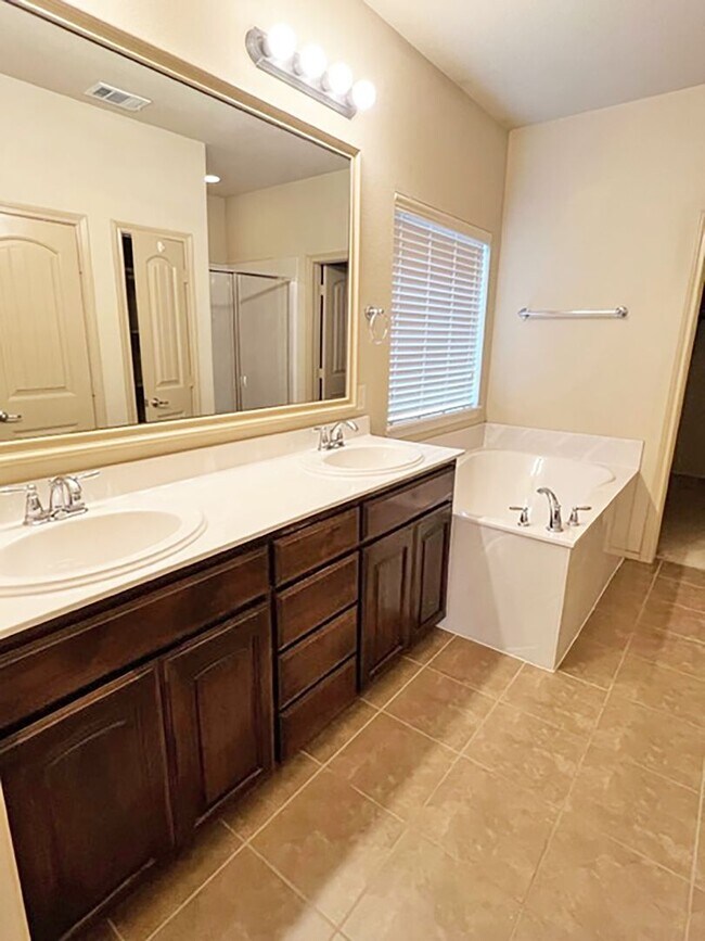 Building Photo - Great 3 Bdrm 2 Bath Home w Study in Argyle Tx