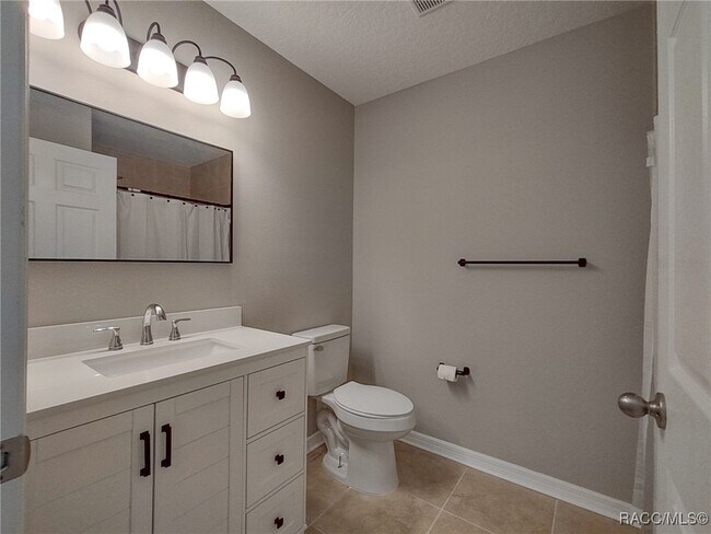 Building Photo - 3327 E Paula Ln