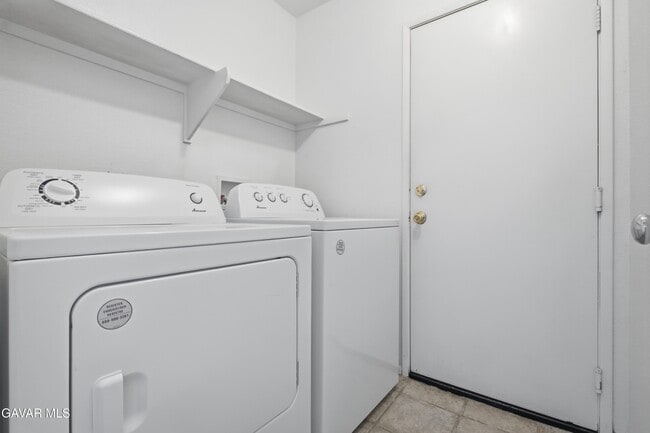 Building Photo - 44762 Shadowcrest Dr