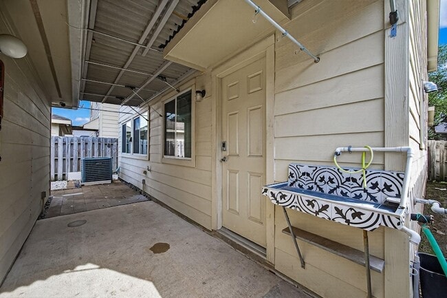 Building Photo - 14574 Empanada Dr