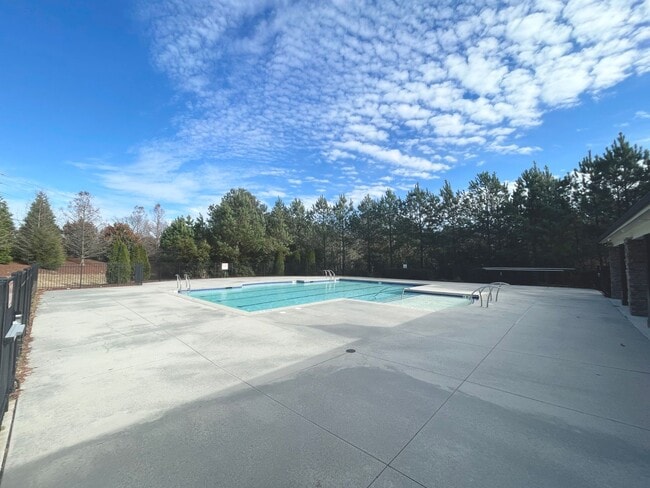 Building Photo - Luxury 5 Bedroom, 3 Bath, 2-Car Garage End Unit Townhouse w/1st level Primary Suite + Guest Suite...