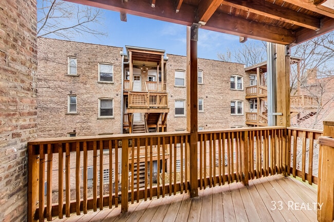 Building Photo - 2 Bed 2 Bath / Oak Park / Laundry in Unit ...