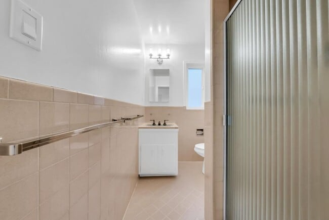 Building Photo - 280 Angelita Ave