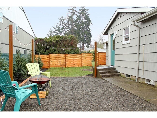 Building Photo - Charming Saint John's home with Washer/Dryer, Fenced Yard, Garage