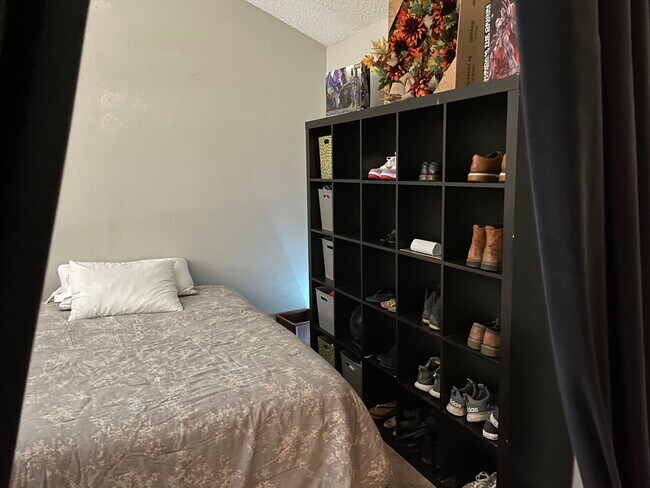 2ND floor Entertainment room use as a guess bedroom - 11917 Bob White Dr