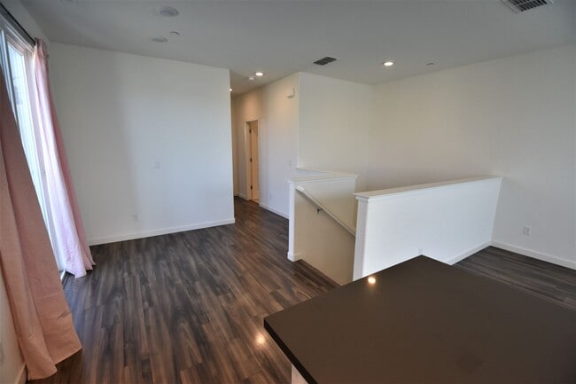 Building Photo - 3998 E Commerce Way