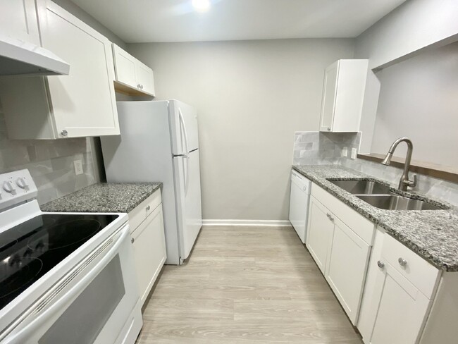 Building Photo - Beautifully Renovated Condo on Hilton Head!