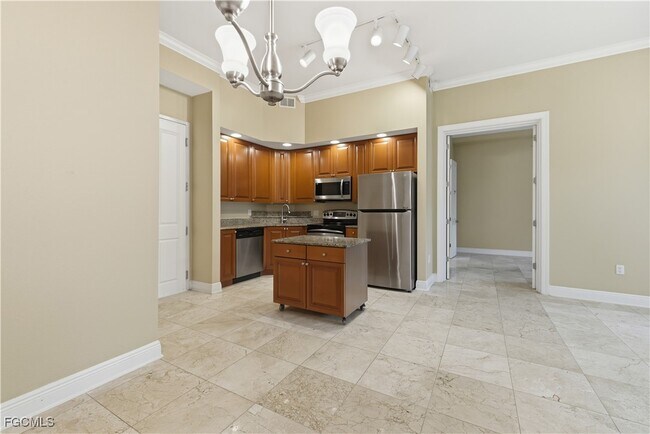 Building Photo - 2825 Palm Beach Blvd