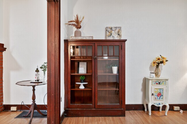 Building Photo - 2241 1/2 Hawthorne Ave