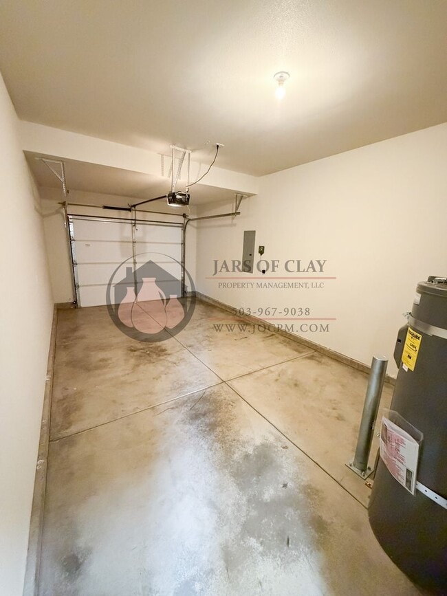 Building Photo - Newer Build- Ready for Move In